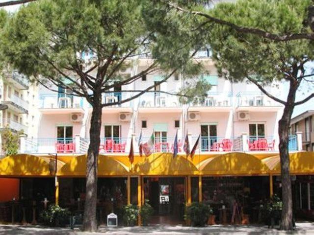 Hotel Canova Lido di Jesolo Exteriör bild